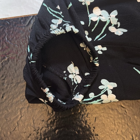 J crew women L blouse with floral pattern and placket. NWT - Picture 3 of 6